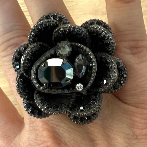 Sorrelli Full Bloom Crystal Flower Ring With Black & Swarovski Crystals Size 6 - Picture 3 of 16